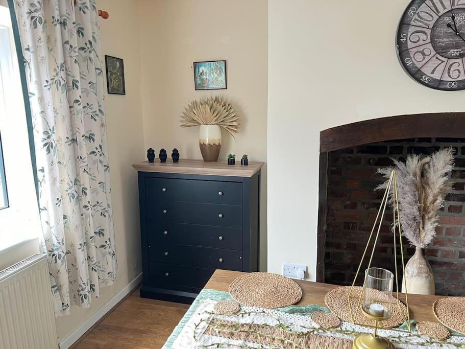 Upper Caerfaelog Farmhouse Llanbister Extérieur photo