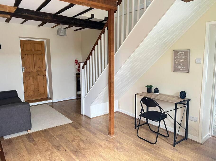Upper Caerfaelog Farmhouse Llanbister Extérieur photo